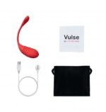 Zestaw Lovense Vulse z jajeczkiem, kablem USB i instrukcją obsługi, rozłożony na białym tle